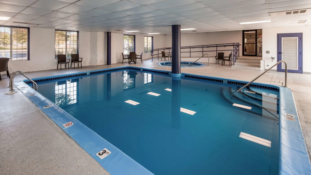 Charlevoix Inn & Suites SureStay Collection by Best Western