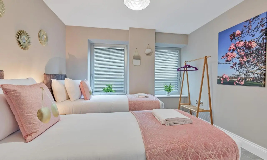 Ocean Walk 2 Bedroom Apartment Moments From the Seaside