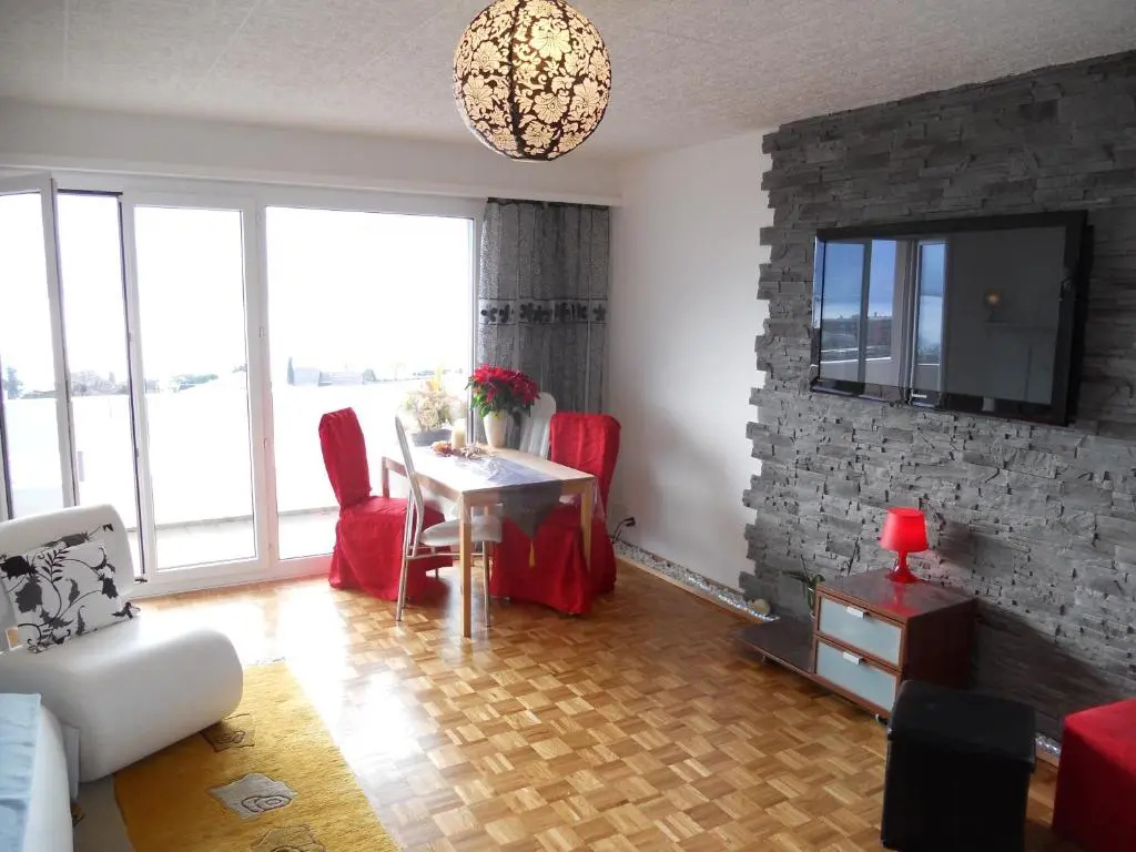 Spacious Apartment with Lake View | 35