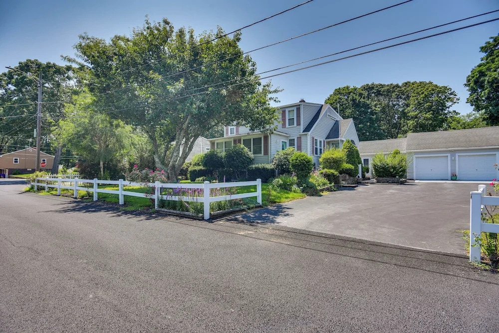 3 Mi to Dtwn & Beach! Bristol Home w/ Patio