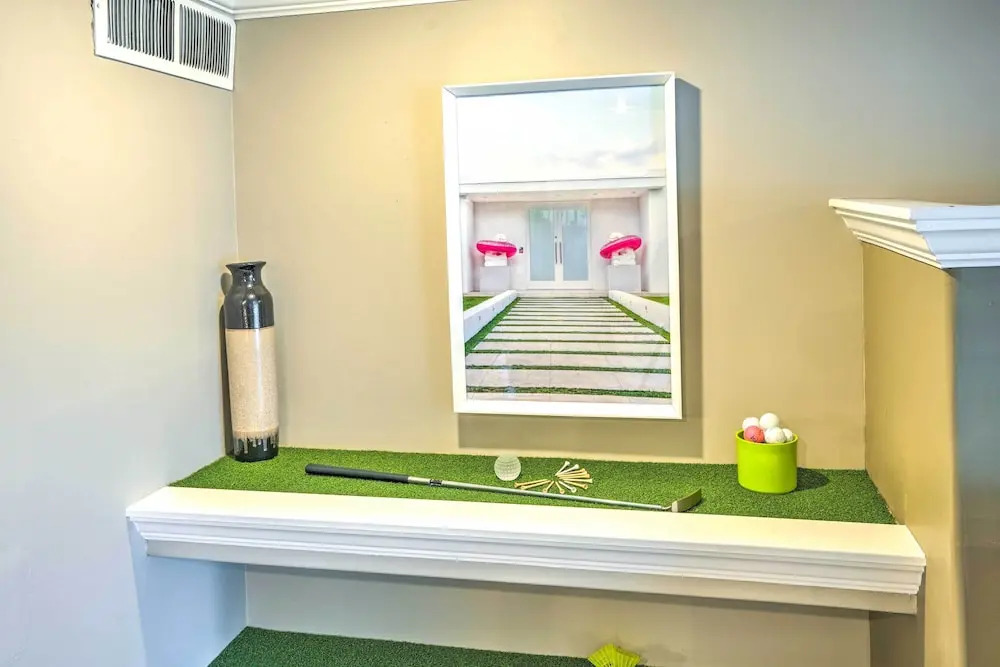 1 Mi to Old Town Scottsdale: Home w/ Putting Green