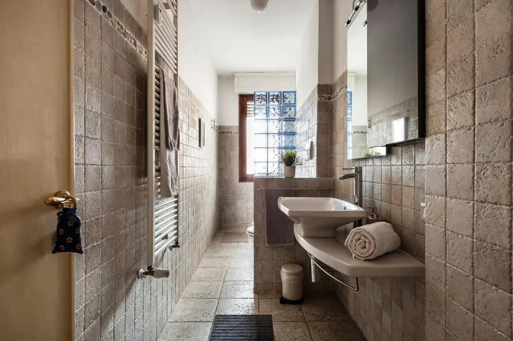 Hostly - Light and Wood near the Tower - 100sqm, 6 pax, 2 Bedrooms, Town Center