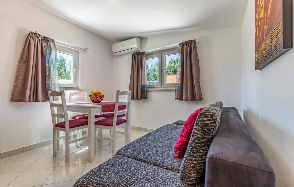 Nice Home in Banjole With Wifi and 1 Bedrooms