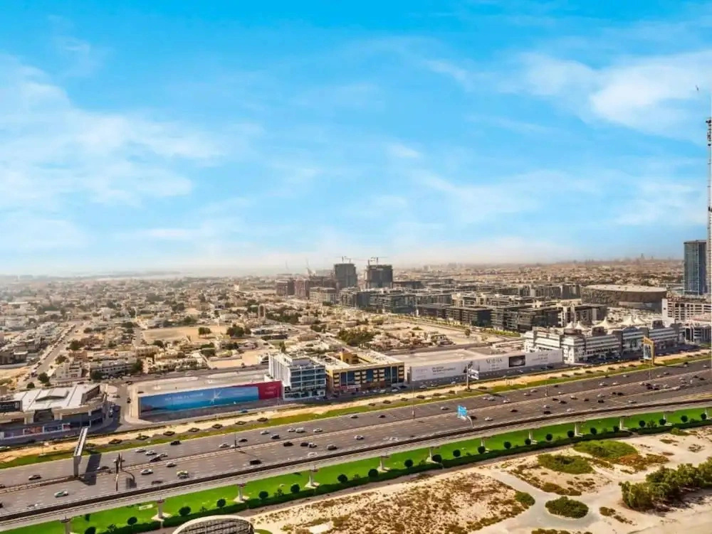 Luxe Apartments Near Dubai Mall, Burj Khalifa - Pool, Gym, & Parking
