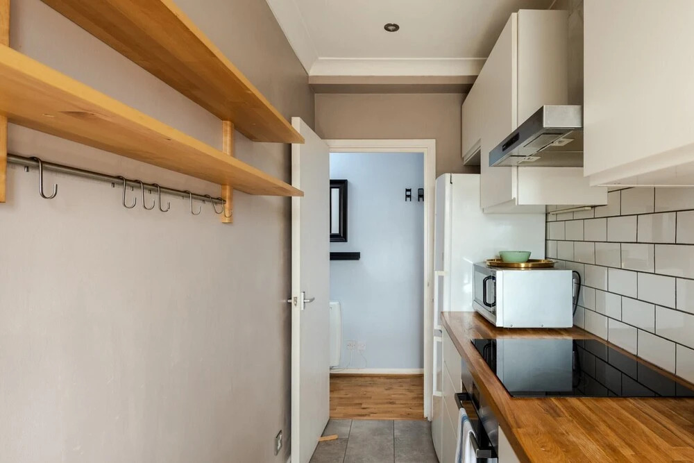 Wonderful 1BR Flat Fits 4 Guests - Newington