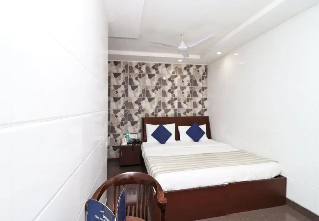Hotel Preet Palace -5 Mints Walk From Nizamuddin Railway Station