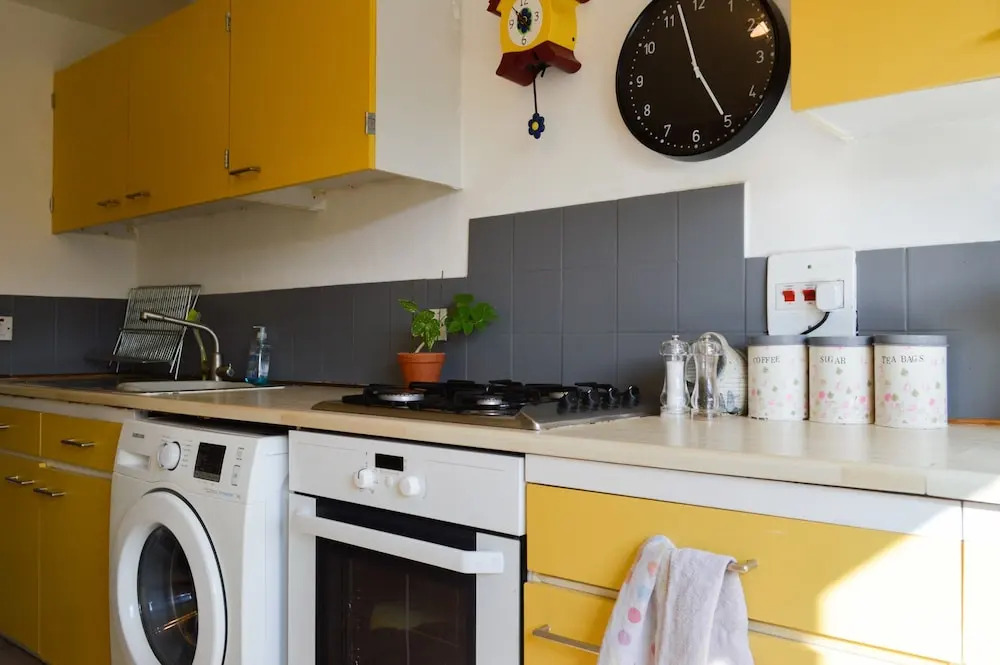 Colourful 2 Bedrooms Apartment Near Leith Walk