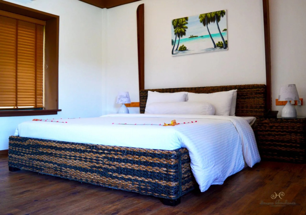 Long Beach Laamu Hotel