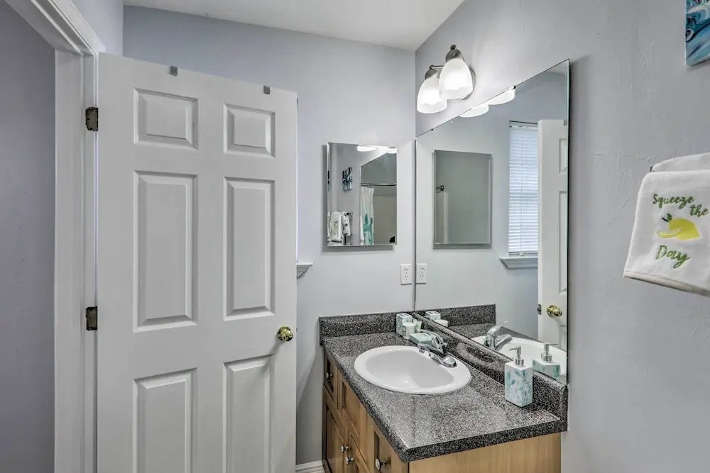 Tidy Tallahassee Townhome ~ 7 Mi to Downtown!