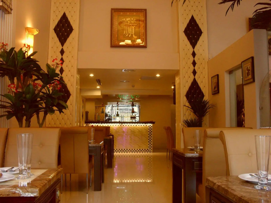 Fortune 700 Hotel