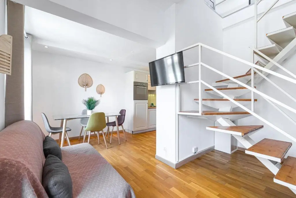 Massena Street - 1 Bdr Duplex with AC & Parking