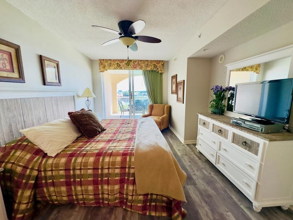 Barefoot Resort N Tower 509 4 Bedroom Condo by RedAwning