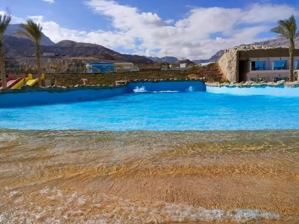 ڤيلا بجاردن في كومبوند لاڤيستا توباز العين السخنه