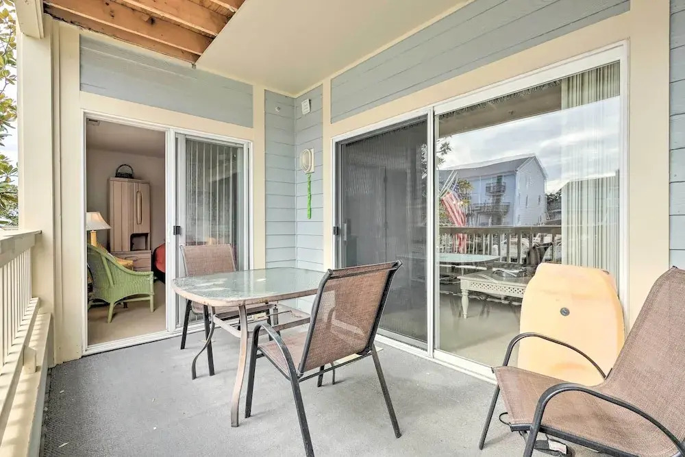 Canal Views & Community Pool: Ocean City Condo