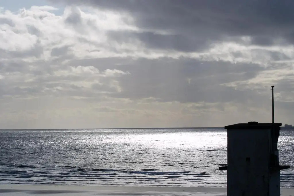 No.27 Ayr Beach - Coorie Doon