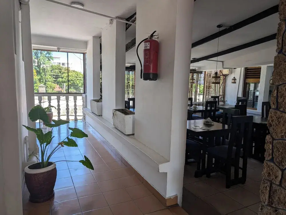Q2 Bar & Guesthouse