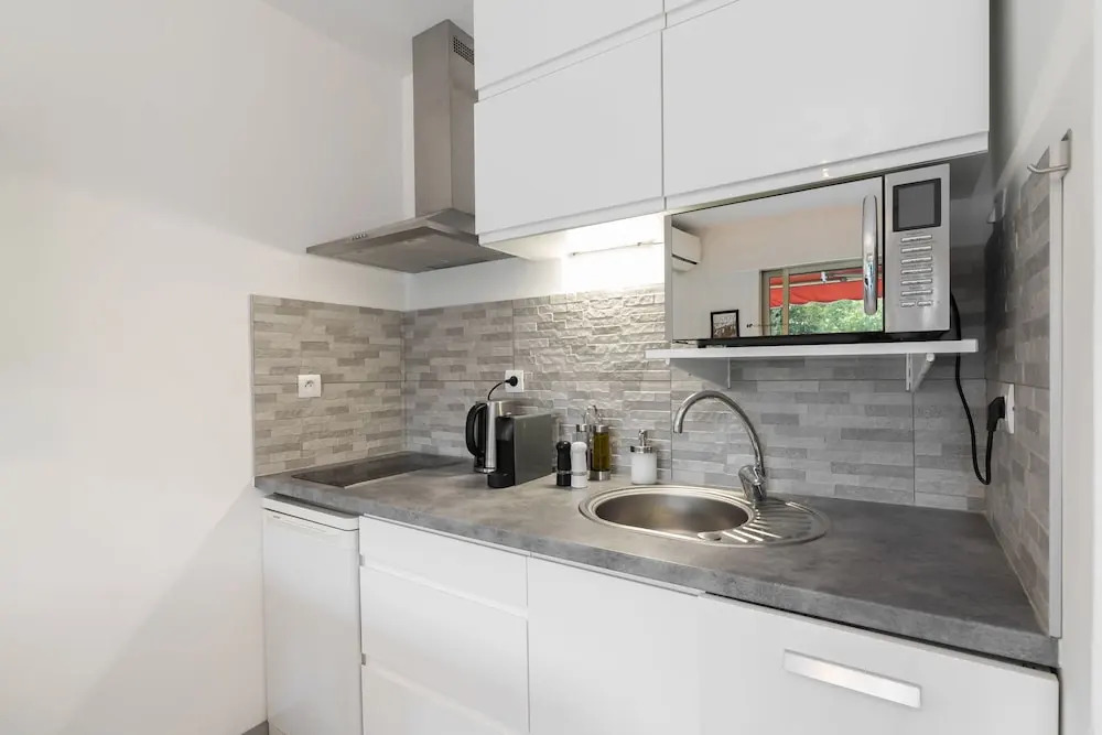 Appartement 2 pièces au calme proche Martinez avec parking privé