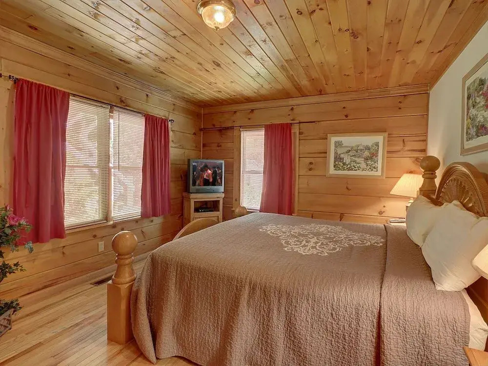Bear Tracks 1 Bedroom 1 Bathroom Cabin