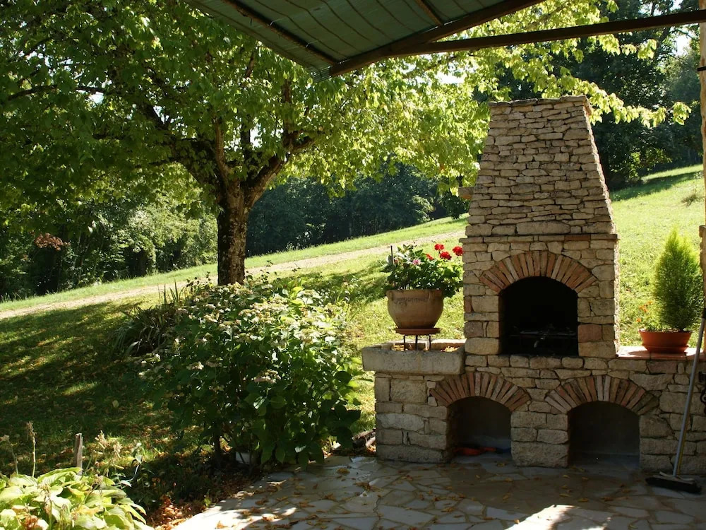 Cozy Holiday Home in Villefranche-du-Perigord with TV