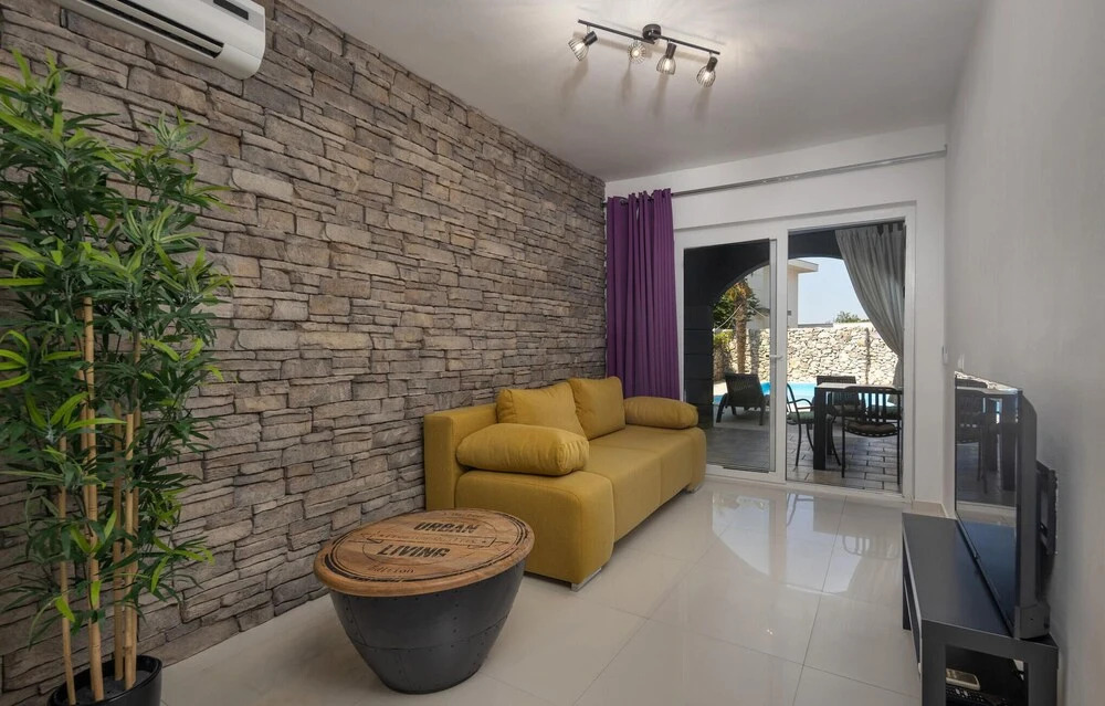 Awesome Home in Crikvenica With Wifi, 6 Bedrooms and Outdoor Swimming Pool