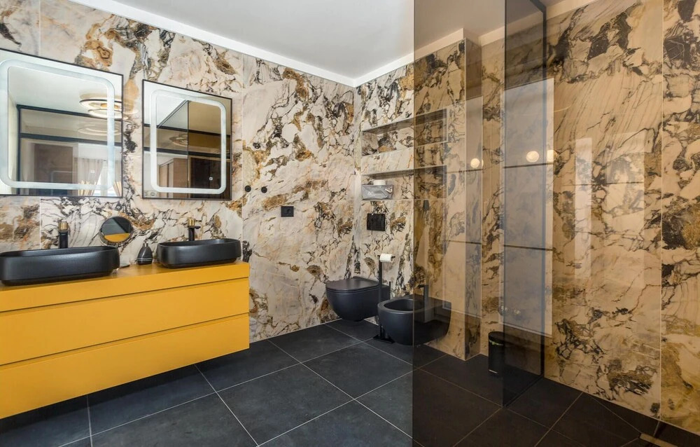 Amazing Home in Cres With Wifi, Heated Swimming Pool and 6 Bedrooms
