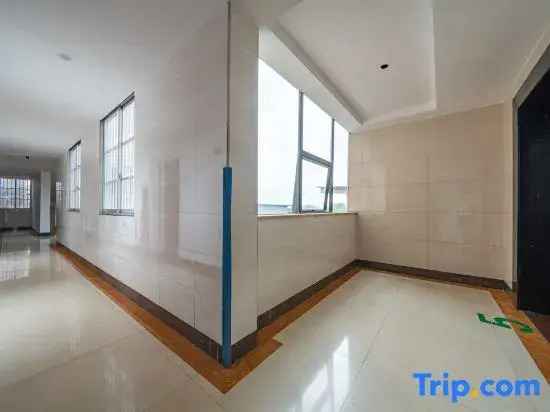 Yicheng Hotel (Guangxi Overseas Chinese School Qingchuan Subway Station)