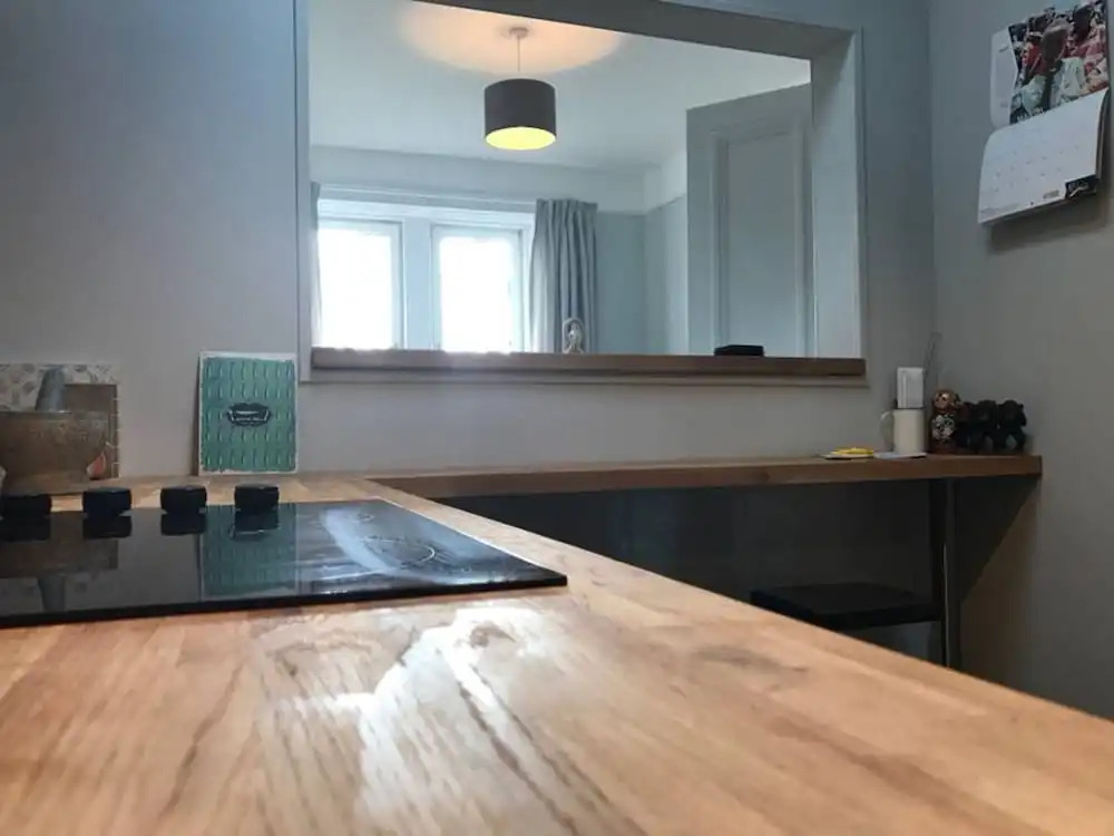 1 Bedroom Flat Overlooking Water of Leith Sleeps 2