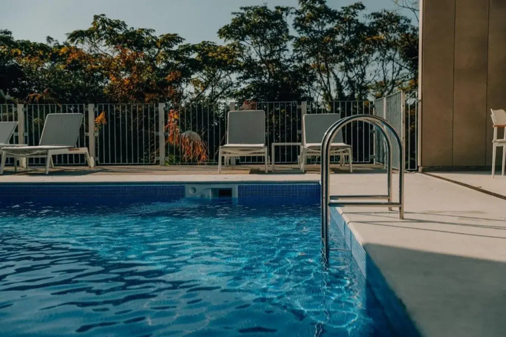 BOTANICAL POOL CLUB