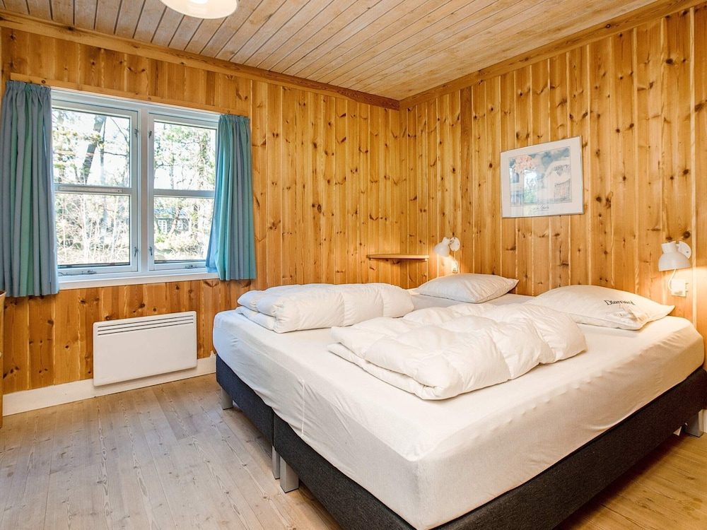 3 Rooms, 1st Row, 2+4 People, 82m2