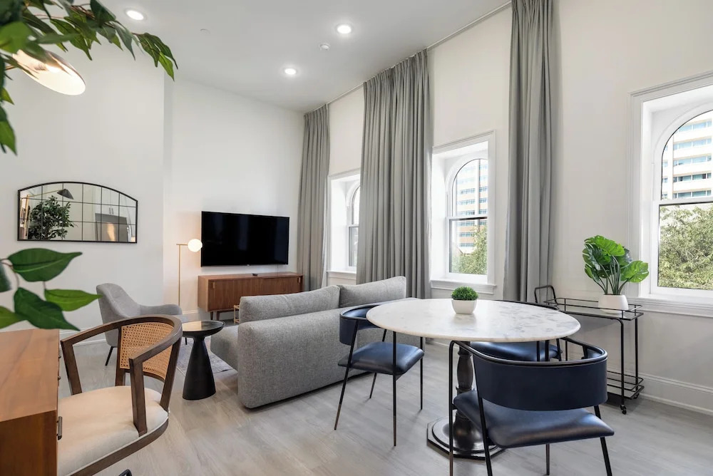 Sosuite at French Quarters - Rittenhouse Square