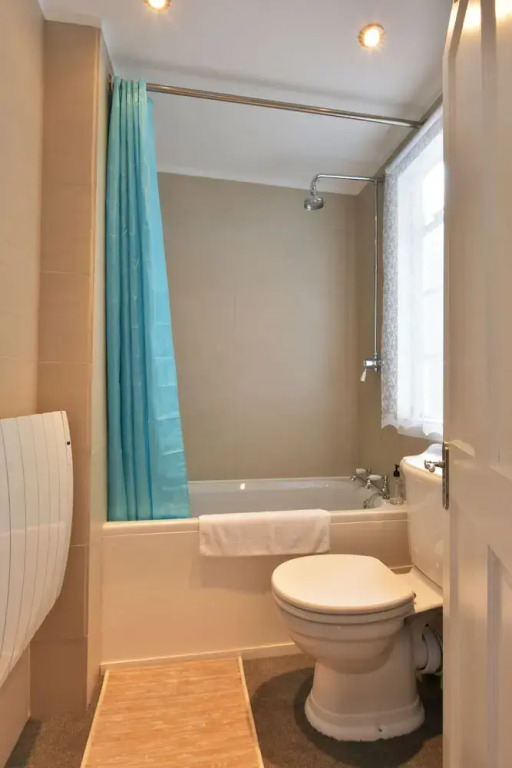 Host & Stay - Victoria Gardens