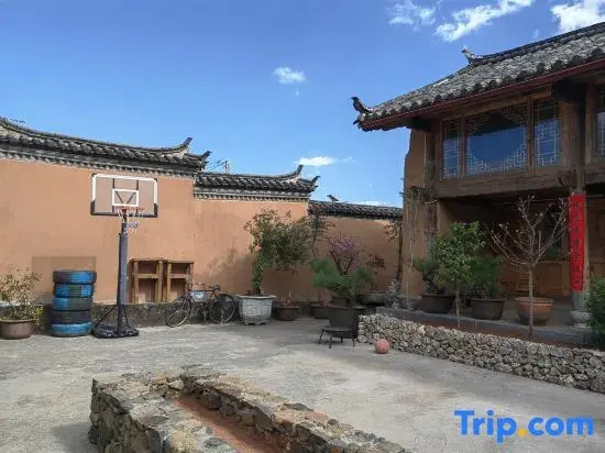 Qichi Snow Mountain International Youth Hostel