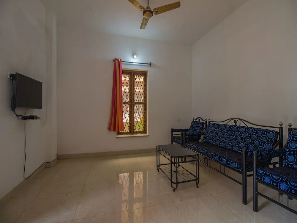 OYO 14239 Home Spacious 1BHK Camurlim Park