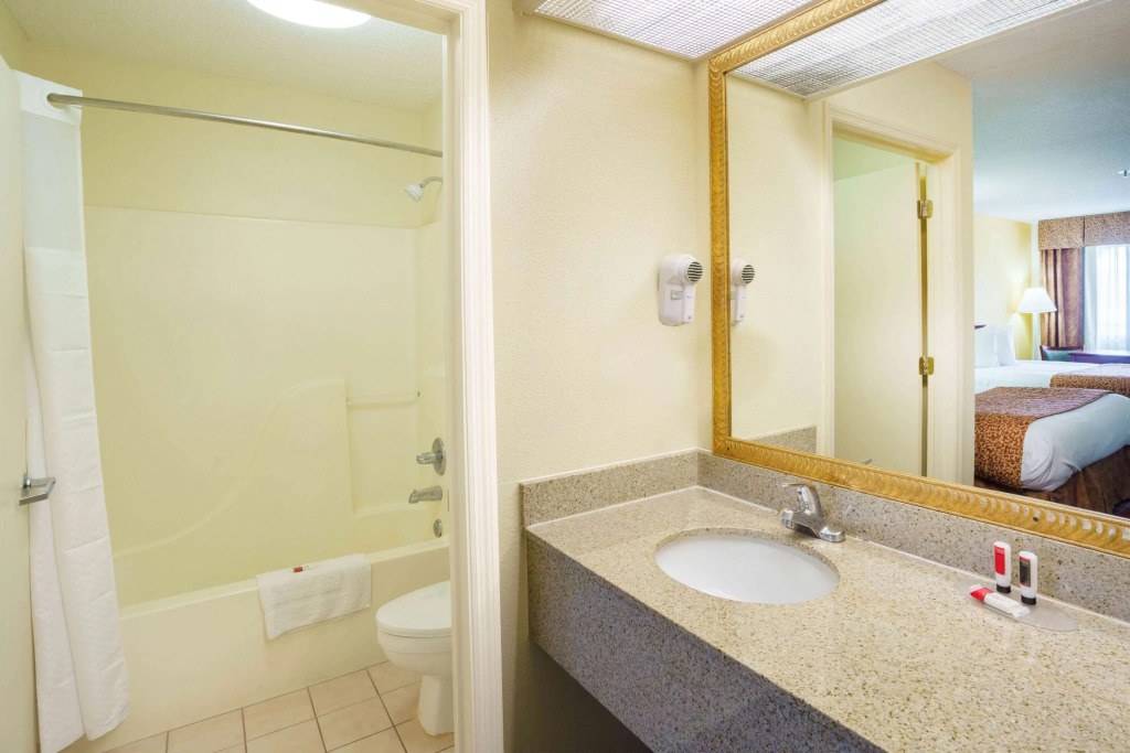 Travelodge by Wyndham Montgomery East