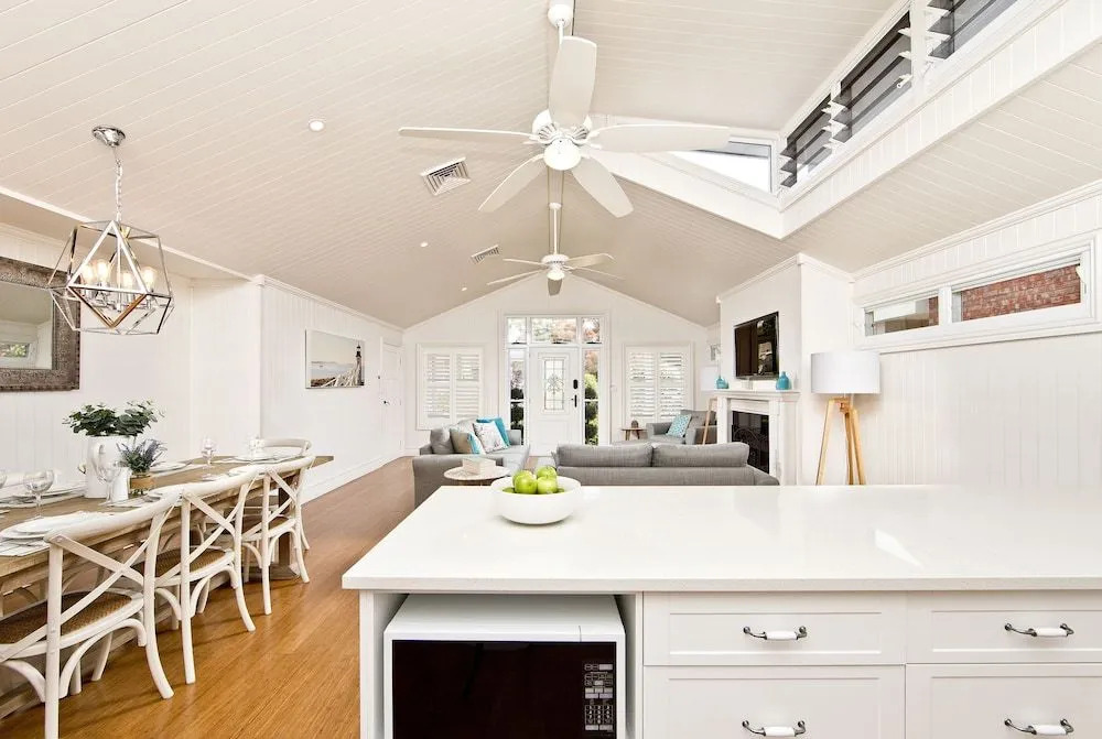 The Hamptons Beach House near Dutchies walk to Nelson Bay