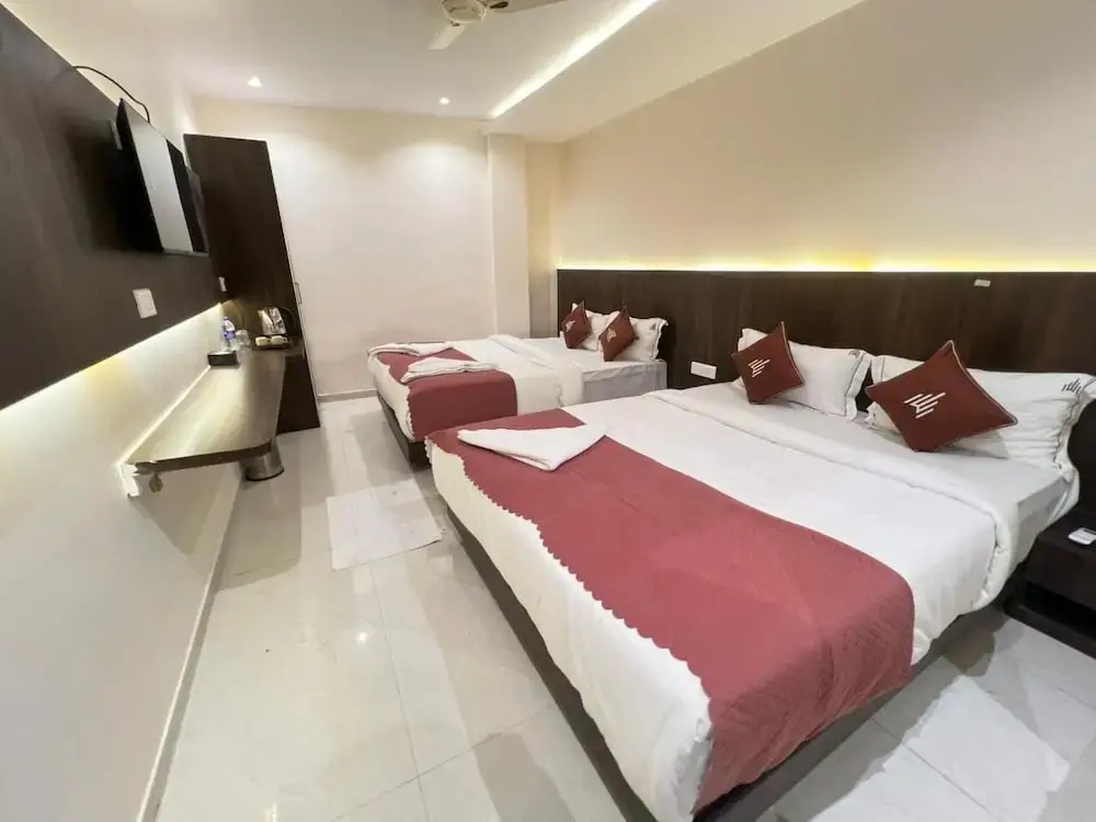 CR Residency By Glitz Hotels