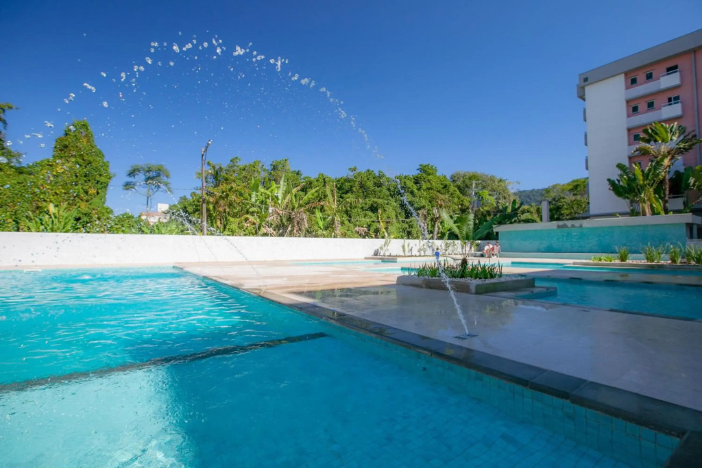 Apartamento Ubatuba, AR, Varanda Gourmet, Piscinas e 300mt Praia