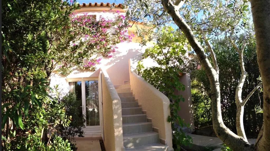 Maison 4 pièces, vue panoramique, piscine, climatisation, près de Palombaggia