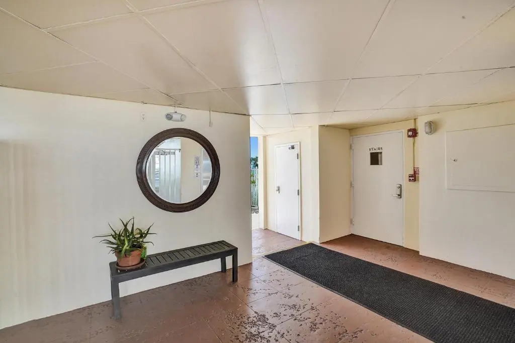 Fort Lauderdale Yacht and Beach Club 209