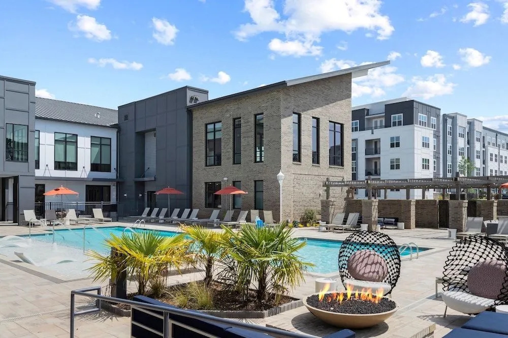 Kasa Freemorewest Charlotte