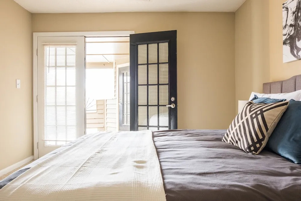 Centrally Located Uptown Apartments