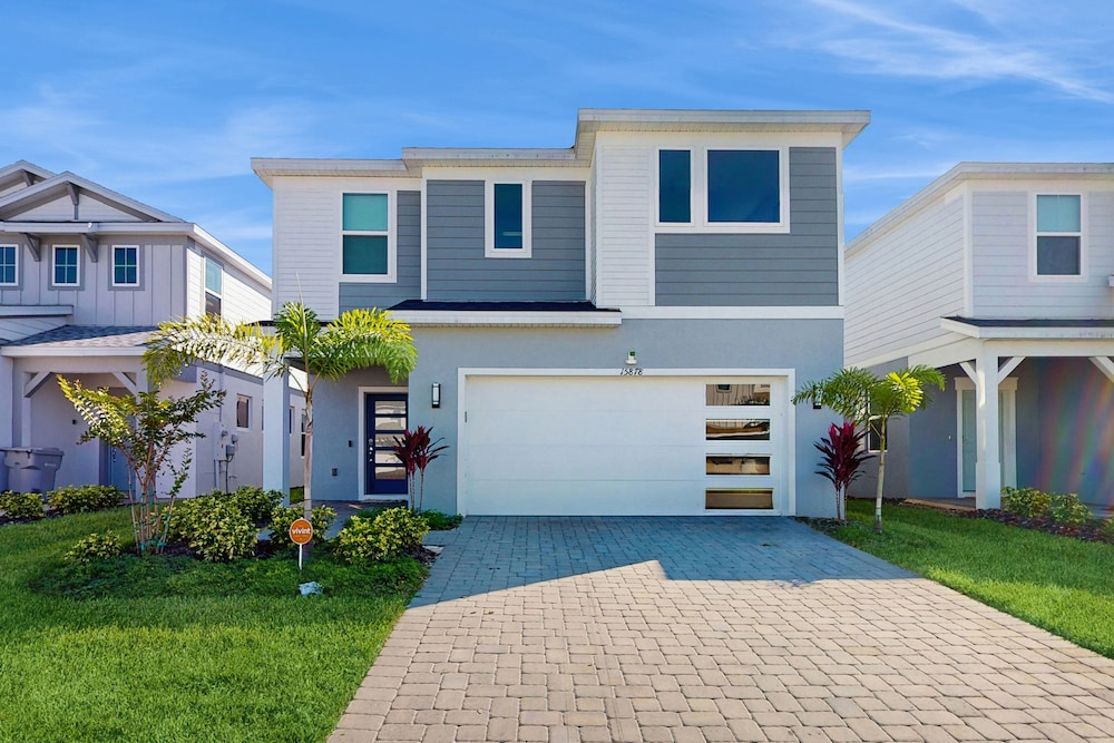 Amazing Home With Outdoor Patio, Wifi, & Close to Local Attractions Near Orlando