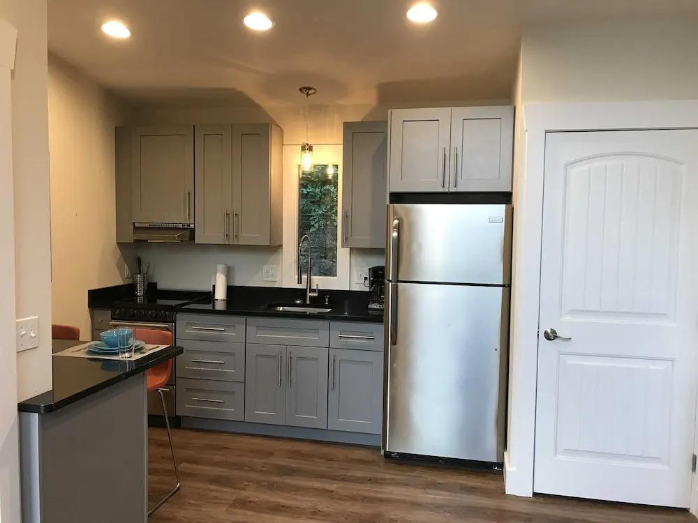 Time Flies on the River 1 Bedroom 1 Bathroom Cabin