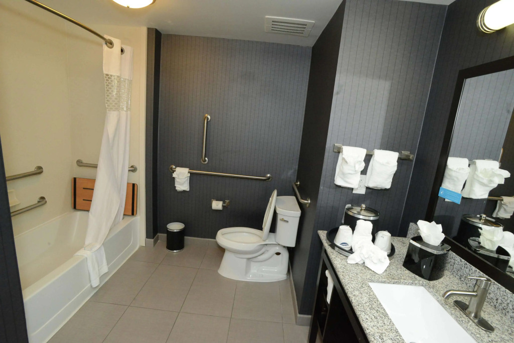 Hampton Inn & Suites Albany at Albany Mall