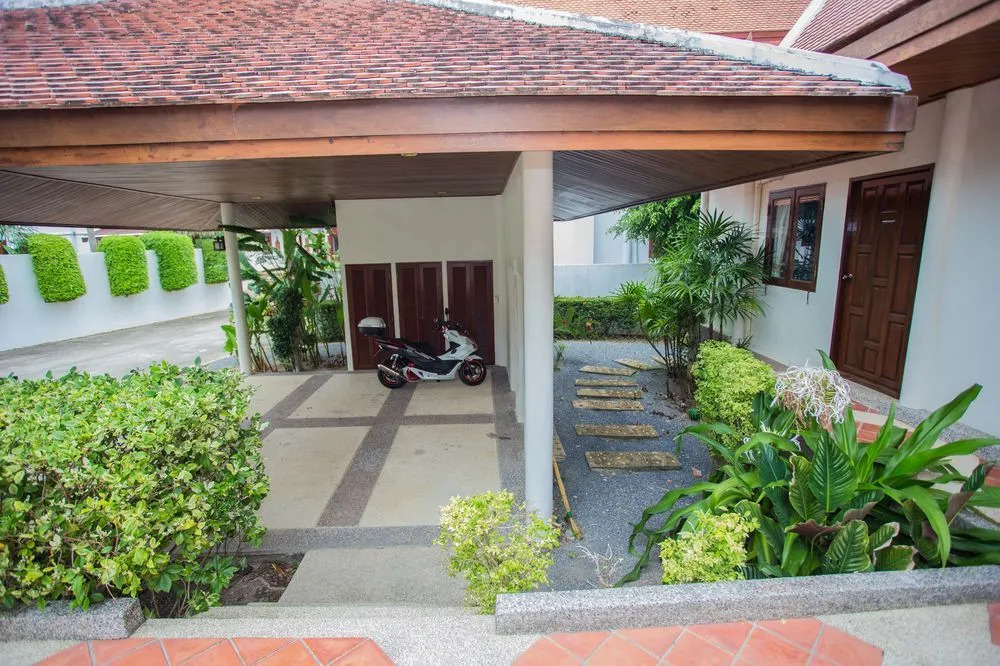 Sirinthara Villa 4 bed pool Nai Harn
