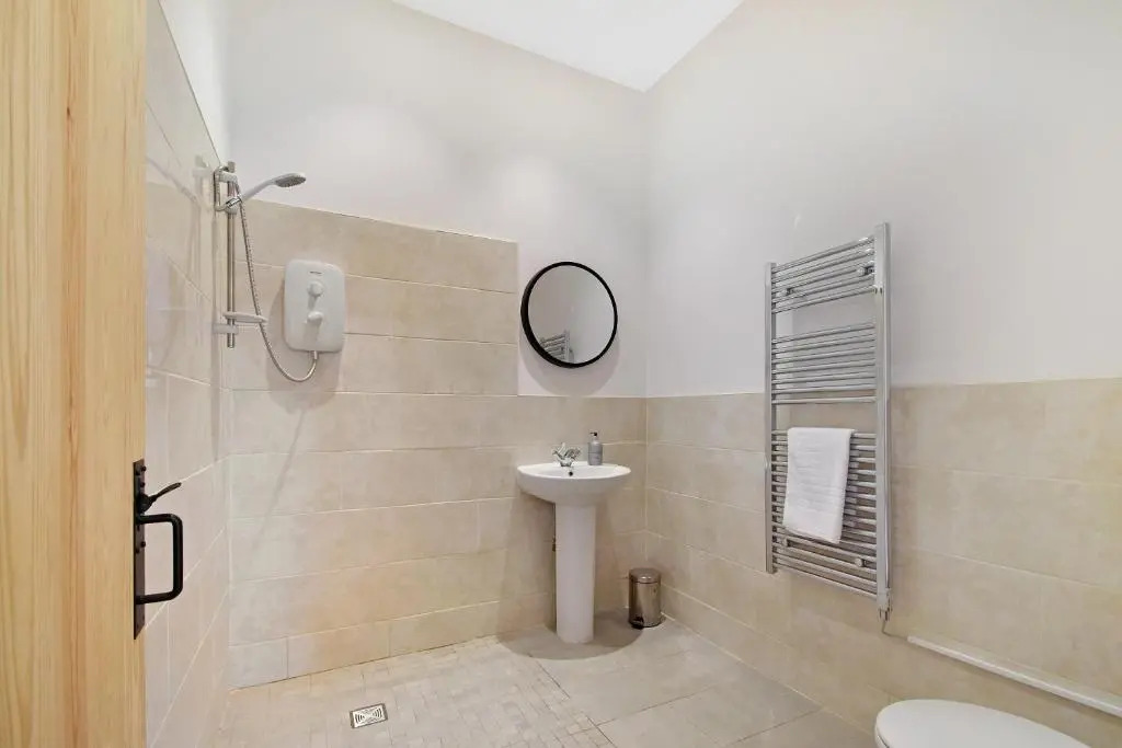 5 Bed Barn Conversion - with private hot tub