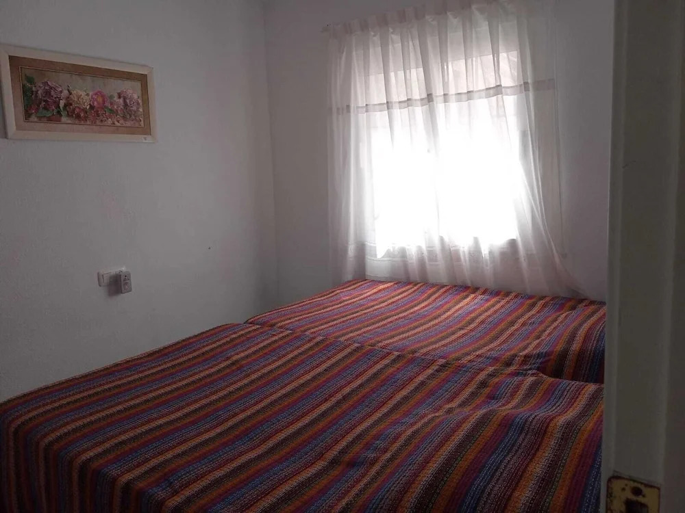 A Quiet House in the Neighborhood of Urbanizacion Torrealmendros