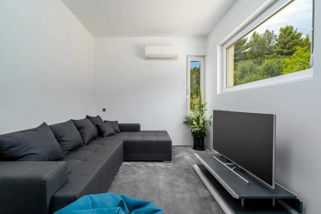 Seaview Villa ABA with 38sqm heated infinity pool, 4 bedrooms, Media room, 150m from sea