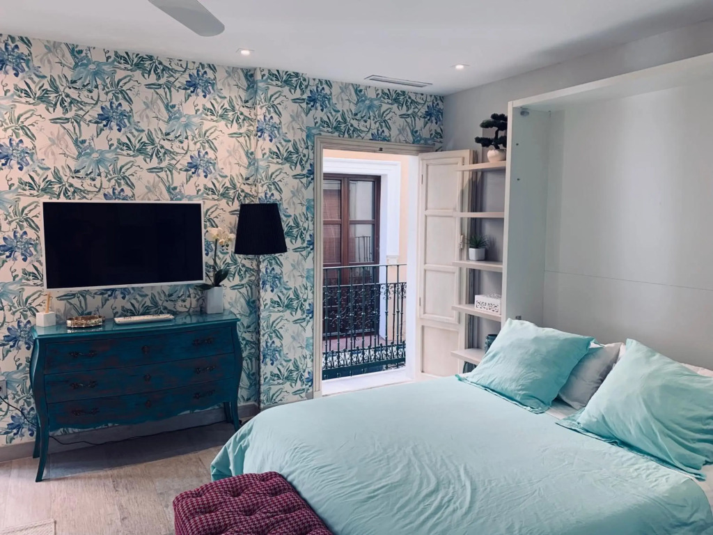 Cathedral Studio, Luxury studio in Cathedral area, Parking Optional