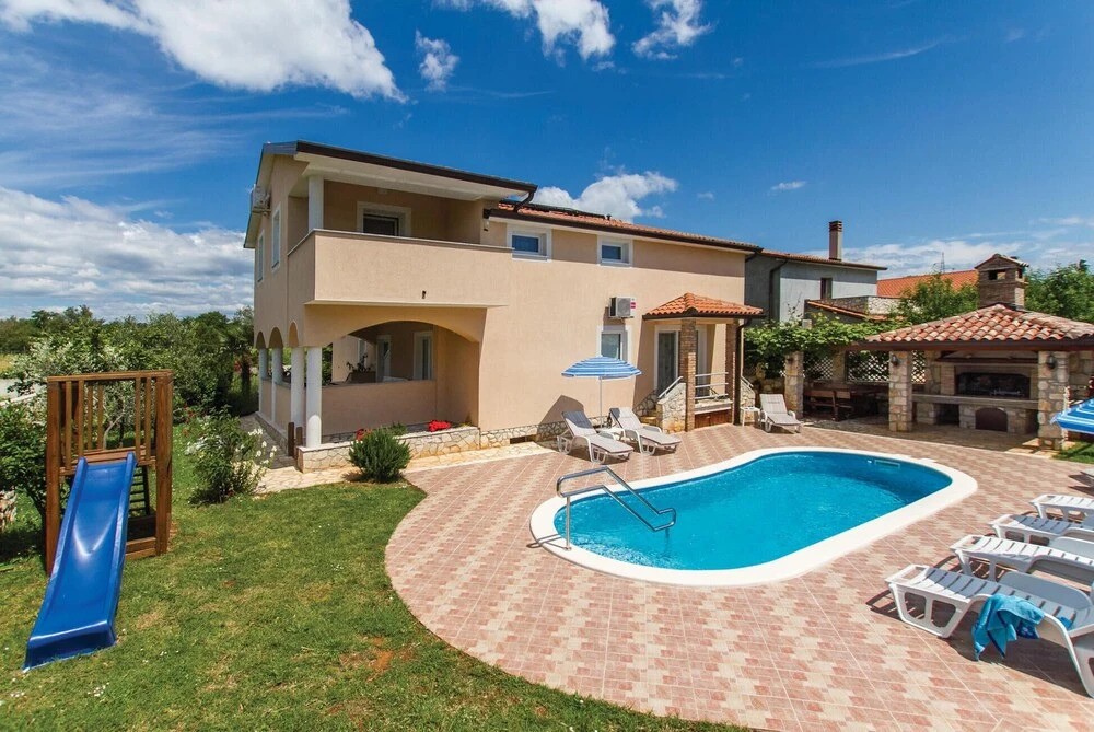 Amazing Home in Nedescina With Wifi and 5 Bedrooms